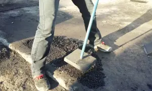 Asfalt na zimno: instrukcja jak naprawić dziury szybko i trwale