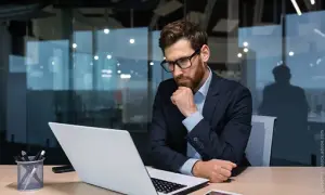 Technik spedytor: Czy to zawód dla Ciebie? Zarobki i kariera w TSL
