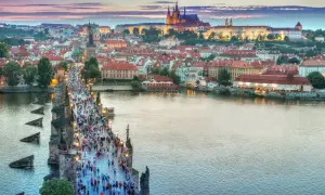 Praga samochodem: Wybierz najlepszą trasę, uniknij pułapek!