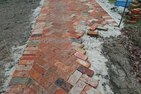 Jak zrobić chodnik z cegieł? Kompletny poradnik DIY!