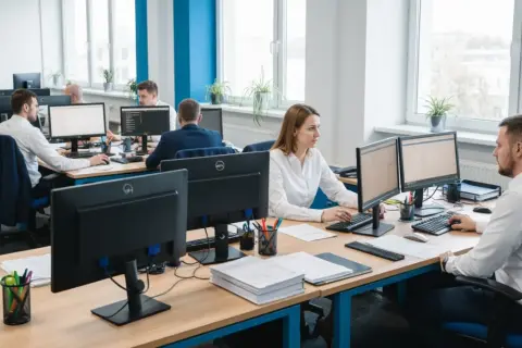 Spedytor międzynarodowy: zarobki w Polsce. Jak podwoić pensję?