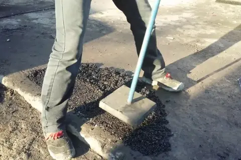 Asfalt na zimno: instrukcja jak naprawić dziury szybko i trwale