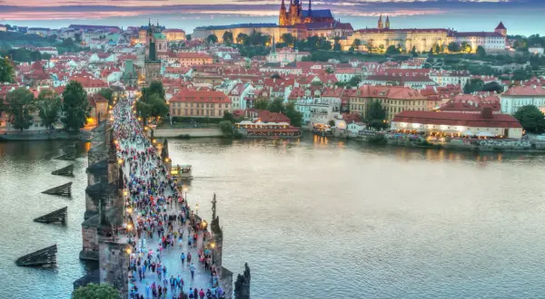 Praga samochodem: Wybierz najlepszą trasę, uniknij pułapek!