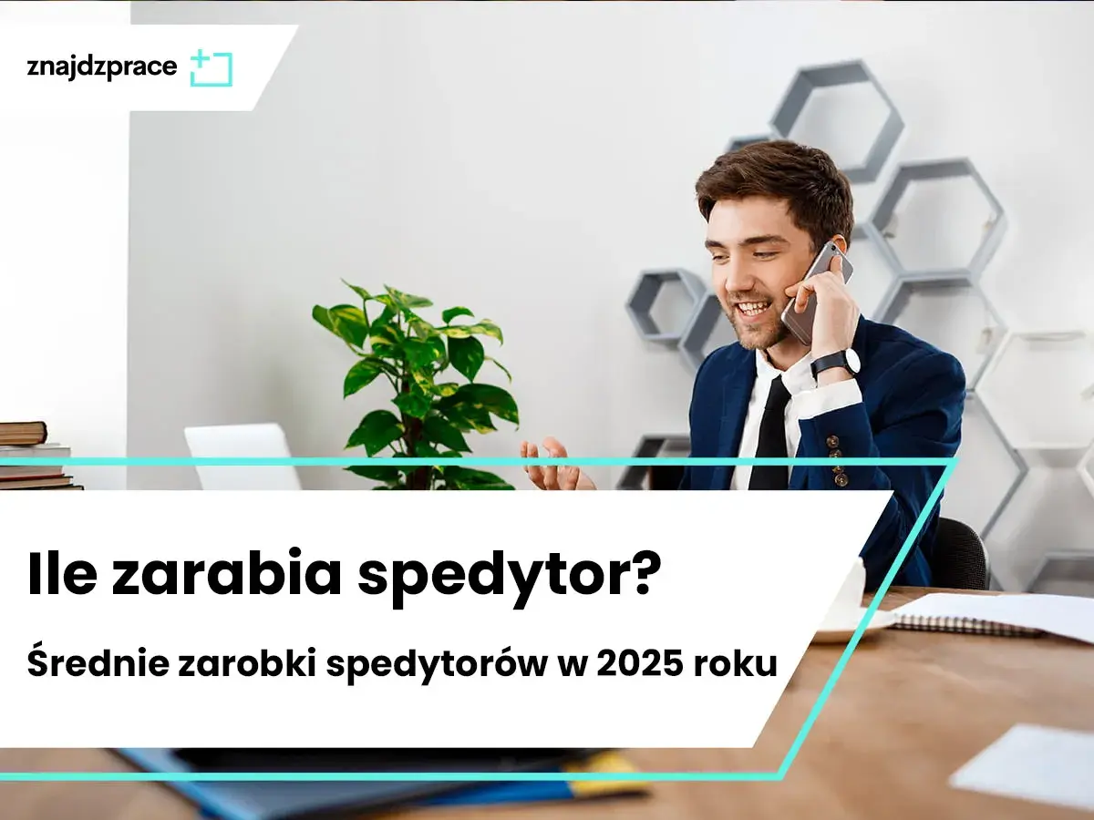 Uśmiechnięty mężczyzna w garniturze rozmawia przez telefon w nowoczesnym biurze.
