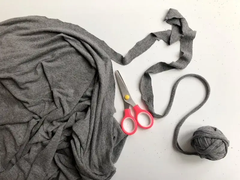 jak przygotować materiały na szmaciak cięcie t-shirt&oacute;w
