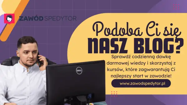 Mężczyzna w białej koszuli rozmawia przez telefon, siedząc przy biurku przed monitorem komputera.