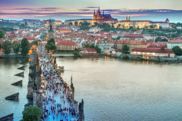 Praga samochodem: Wybierz najlepszą trasę, uniknij pułapek!